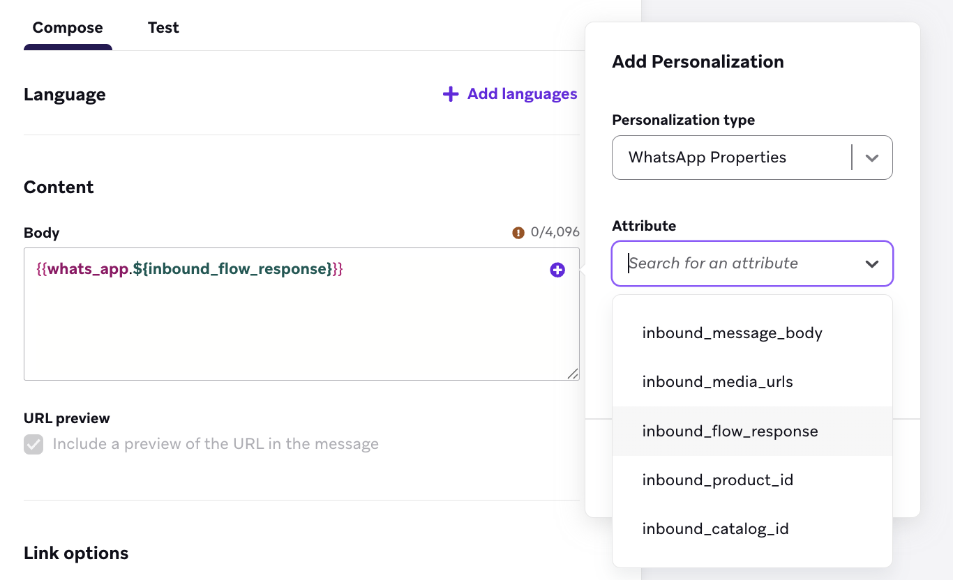 Compositeur de messages WhatsApp avec un composant "Ajouter une personnalisation" pour insérer une personnalisation des propriétés WhatsApp avec l'attribut personnalisé inbound_flow_response.