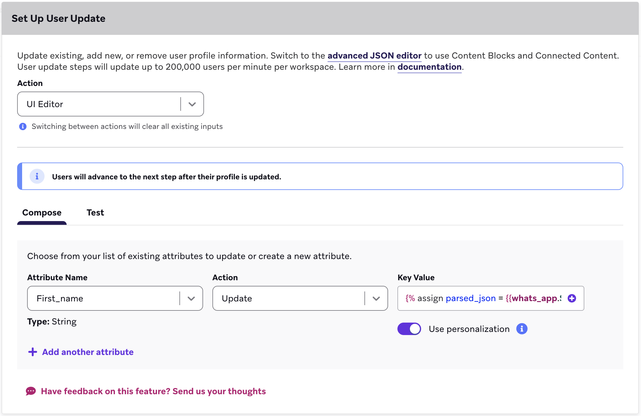 Compositeur de messages WhatsApp avec un composant "Ajouter une personnalisation" pour insérer une personnalisation des propriétés WhatsApp avec l'attribut personnalisé `inbound_flow_response`.