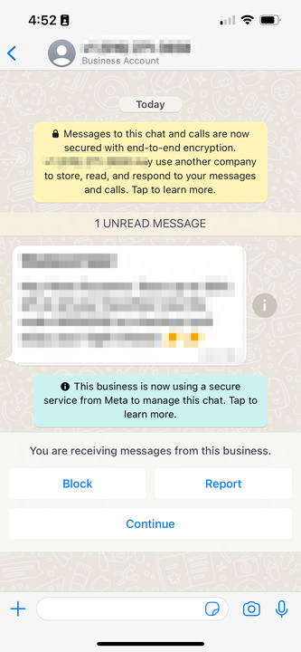 Fil de messages WhatsApp avec des options pour bloquer ou signaler une entreprise
