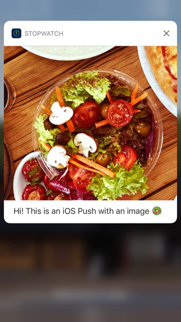Notification push iOS sur une notification push dure avec le même texte que le message précédent avec une image développée précédant le texte.