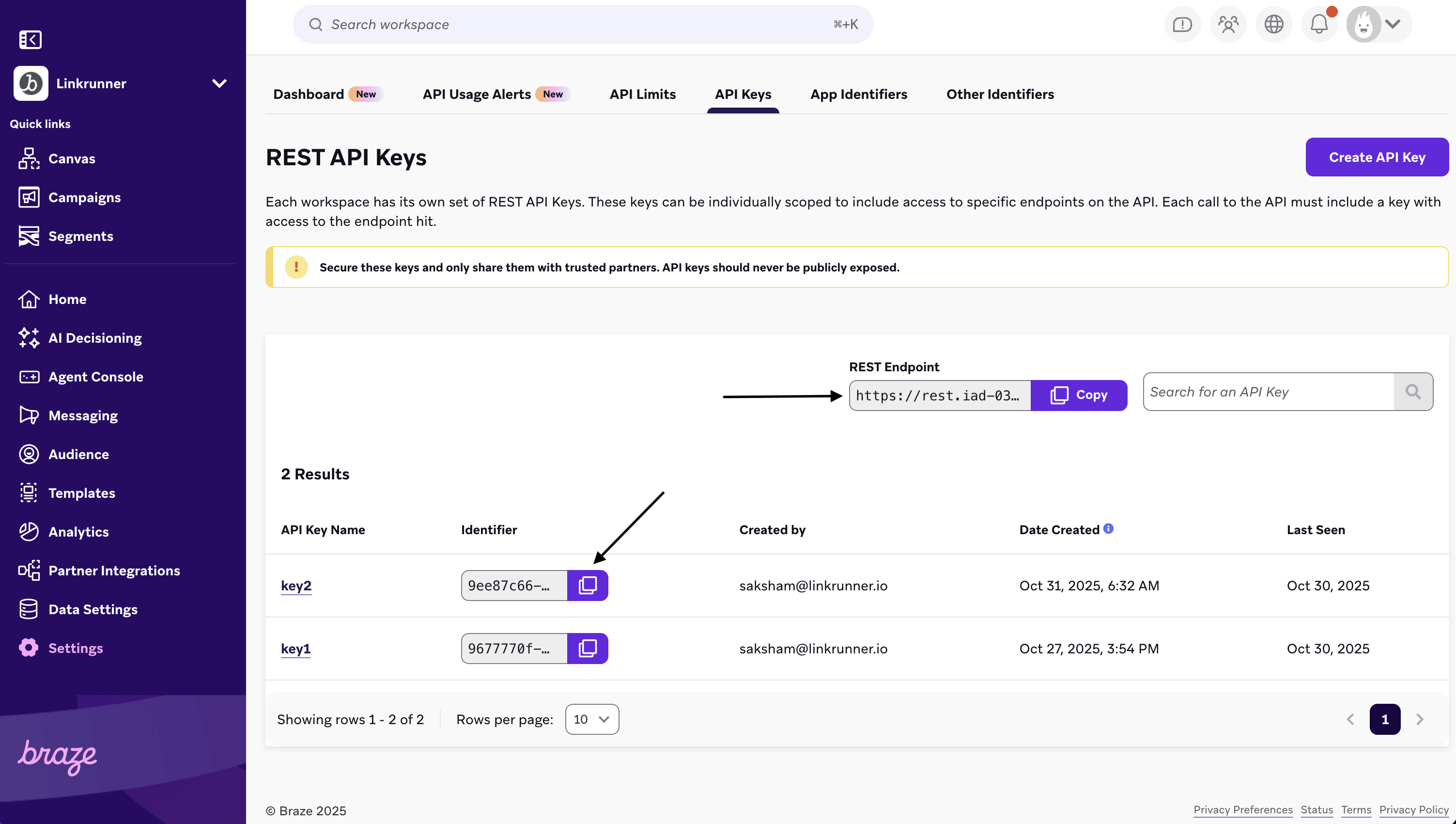 Esta imagem mostra a página de chaves de API na Braze, onde você pode criar e gerenciar chaves de API, incluindo a chave de importação de dados e o endpoint REST necessários para a integração com o Linkrunner.