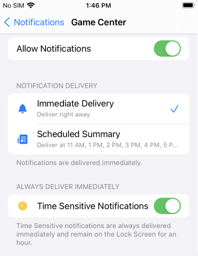 Página de configurações de notificação do iOS que mostra as notificações habilitadas para entrega imediata e com notificações sensíveis ao tempo ativadas.