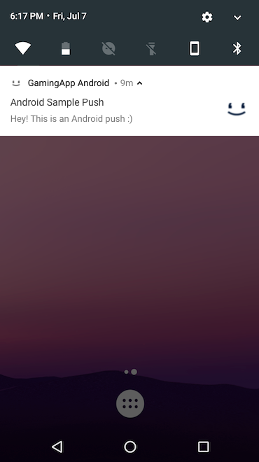 Notificações por push do Android exibidas na tela inicial.